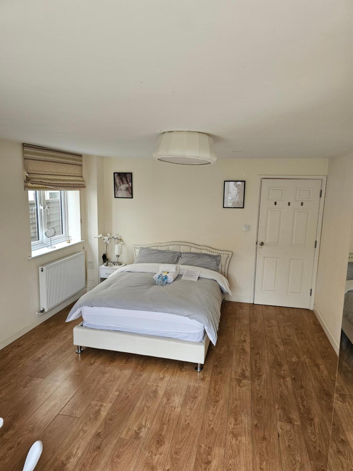 Extra Large Bedroom Dartford Exterior foto